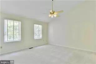 5726 Brewer House Cir, Rockville, MD 20852 - Photo 7