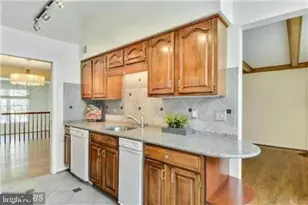 5726 Brewer House Cir, Rockville, MD 20852 - Photo 5