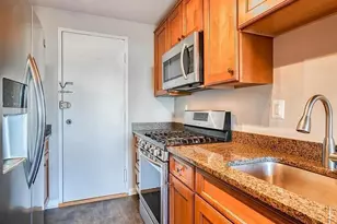 10201 Grosvenor Pl, Rockville, MD 20852 - Photo 11