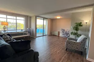 10201 Grosvenor Pl, Rockville, MD 20852 - Photo 5