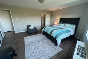 10201 Grosvenor Pl, Rockville, MD 20852 - Photo 3