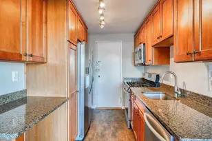 10201 Grosvenor Pl, Rockville, MD 20852 - Photo 9