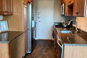 10201 Grosvenor Pl, Rockville, MD 20852 - Photo 13