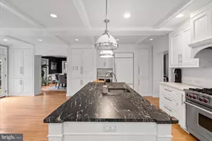 3701 Blackthorn Ct, Chevy Chase, MD 20815 - Photo 9