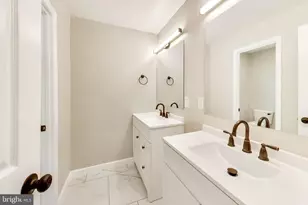 8 Barrington Fare, Rockville, MD 20850 - Photo 23