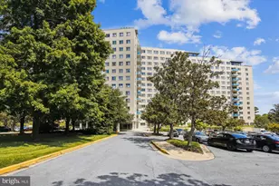 10201 Grosvenor Pl, North Bethesda, MD 20852 - Photo 3