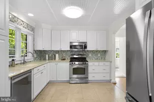 10301 Crestmoor Dr, Silver Spring, MD 20901 - Photo 11