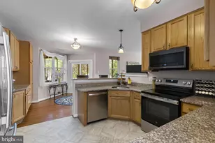 7805 Heritage Farm Dr, Gaithersburg, MD 20886 - Photo 27