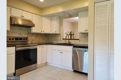 14920 Forest Landing Circle, Rockville, MD 20850 - Photo 17