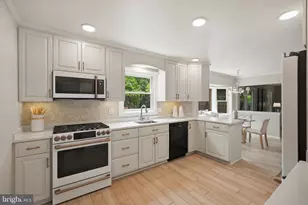 8100 Buckspark Ln E, Potomac, MD 20854 - Photo 7