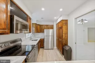 5705 Brewer House Cir, North Bethesda, MD 20852 - Photo 9