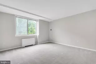 10401 Grosvenor Pl, Rockville, MD 20852 - Photo 11