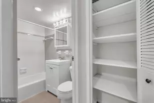 10401 Grosvenor Pl, Rockville, MD 20852 - Photo 13