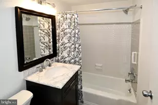 10201 Grosvenor Pl, Rockville, MD 20852 - Photo 9