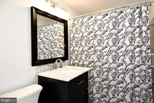 10201 Grosvenor Pl, Rockville, MD 20852 - Photo 9