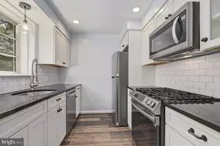 9890 Hollow Glen Pl, Silver Spring, MD 20910 - Photo 7