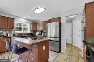 8 Madrigal Ct, Germantown, MD 20876 - Photo 5