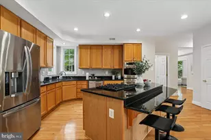 311 Watkins Cir, Rockville, MD 20850 - Photo 31