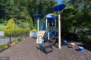 8034 Park Overlook Dr, Bethesda, MD 20817 - Photo 27