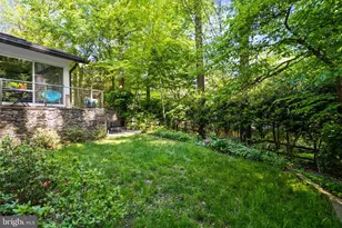 8034 Park Overlook Dr, Bethesda, MD 20817 - Photo 9