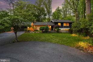 8034 Park Overlook Dr, Bethesda, MD 20817 - Photo 3