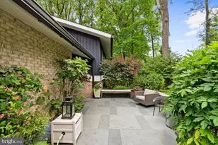 8034 Park Overlook Dr, Bethesda, MD 20817 - Photo 21