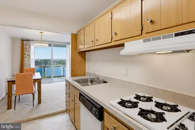 10201 Grosvenor Place #1412, Rockville, MD 20852 - Photo 11