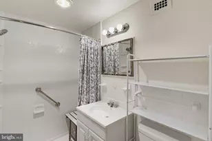 10201 Grosvenor Pl, Rockville, MD 20852 - Photo 13