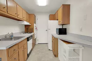10201 Grosvenor Pl, Rockville, MD 20852 - Photo 7