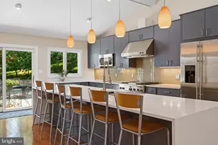 6825 Capri Pl, Bethesda, MD 20817 - Photo 5