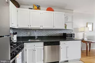 5225 Pooks Hill Rd, Bethesda, MD 20814 - Photo 9