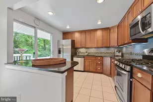 5 Persimmon Ct, Bethesda, MD 20817 - Photo 9