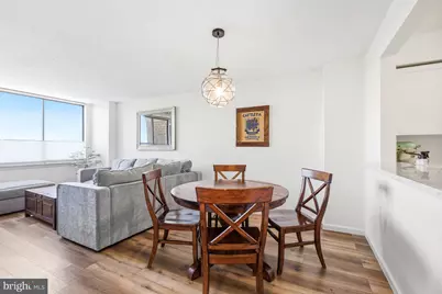 10101 Grosvenor Place #910, Rockville, MD 20852 - Photo 9