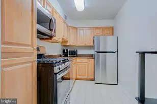 7400 Lakeview Dr, Bethesda, MD 20817 - Photo 9