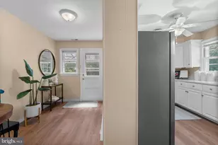 14221 Hi Wood Dr, Rockville, MD 20850 - Photo 13