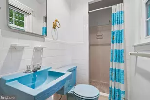 205 Tulip Dr, Gaithersburg, MD 20877 - Photo 19
