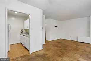 10401 Grosvenor Pl, Rockville, MD 20852 - Photo 9