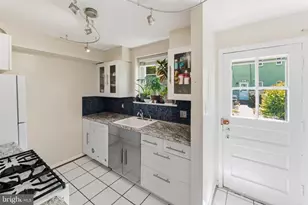 9884 Hollow Glen Pl, Silver Spring, MD 20910 - Photo 15
