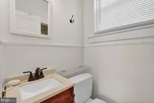 7903 Woodbury Dr, Silver Spring, MD 20910 - Photo 9