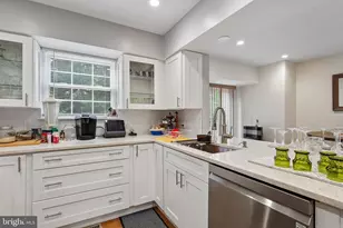 18219 Fox Chase Cir, Olney, MD 20832 - Photo 5