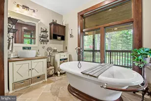 21605 Gentry Ln, Brookeville, MD 20833 - Photo 11
