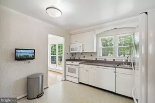5916 Greentree Rd, Bethesda, MD 20817 - Photo 7