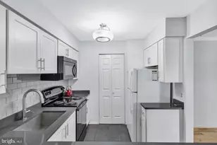 5716 Chapman Mill Dr, Rockville, MD 20852 - Photo 7