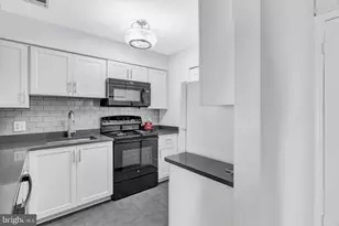 5716 Chapman Mill Dr, Rockville, MD 20852 - Photo 11