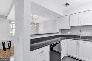 5716 Chapman Mill Dr, Rockville, MD 20852 - Photo 5