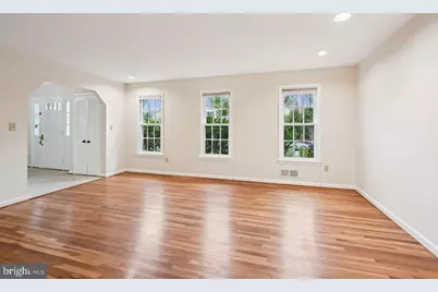 8020 Lakenheath, Potomac, MD 20854 - Photo 5