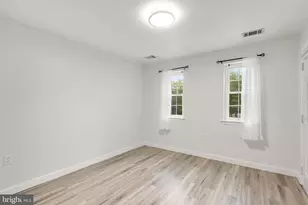 18328 Streamside Dr, Gaithersburg, MD 20879 - Photo 15
