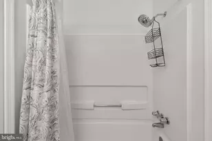 18328 Streamside Dr, Gaithersburg, MD 20879 - Photo 19