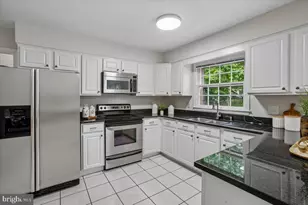 9208 Fall River Ln, Potomac, MD 20854 - Photo 9