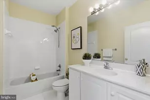 701 Fallsgrove Dr, Rockville, MD 20850 - Photo 21